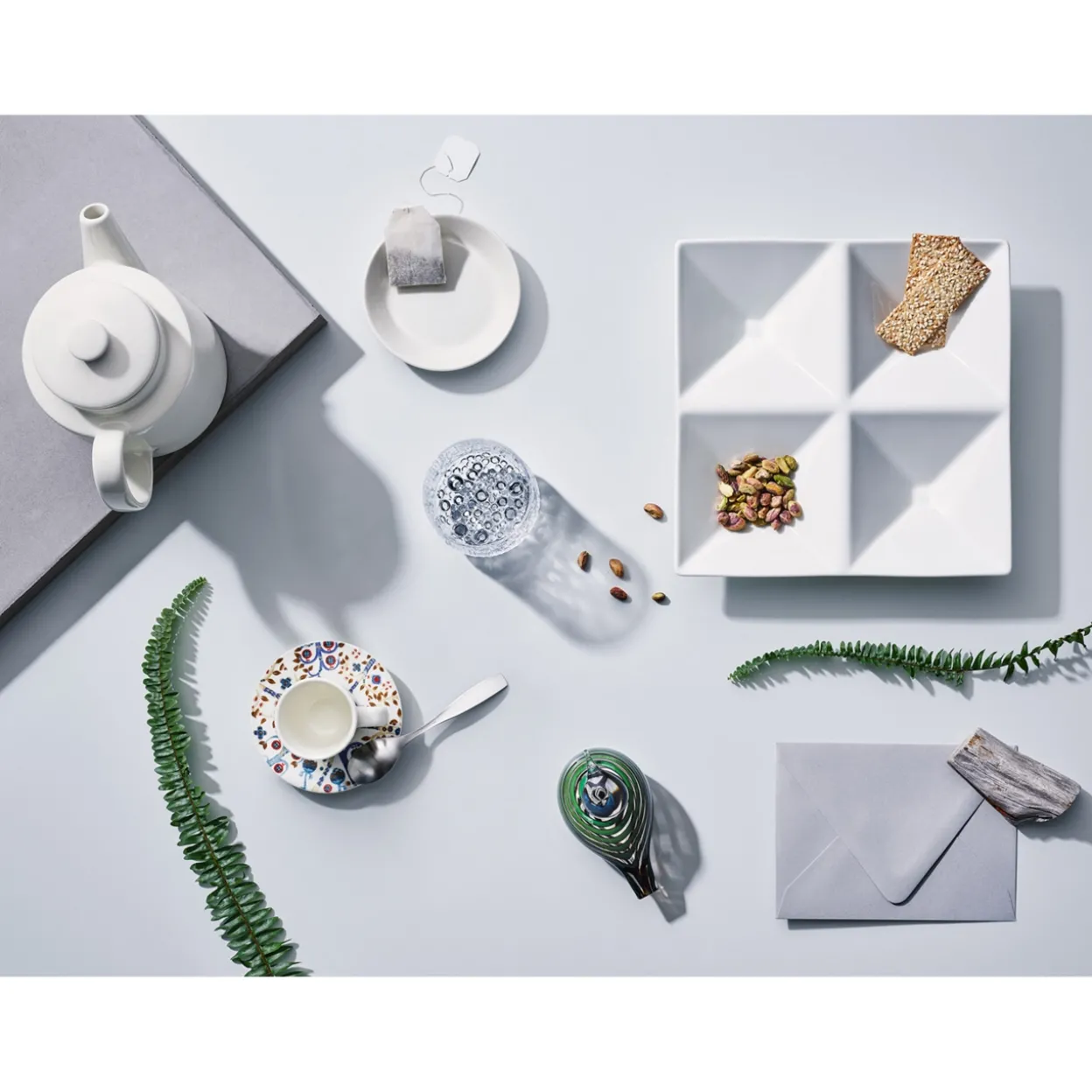 Tekanna med lock 1l vit